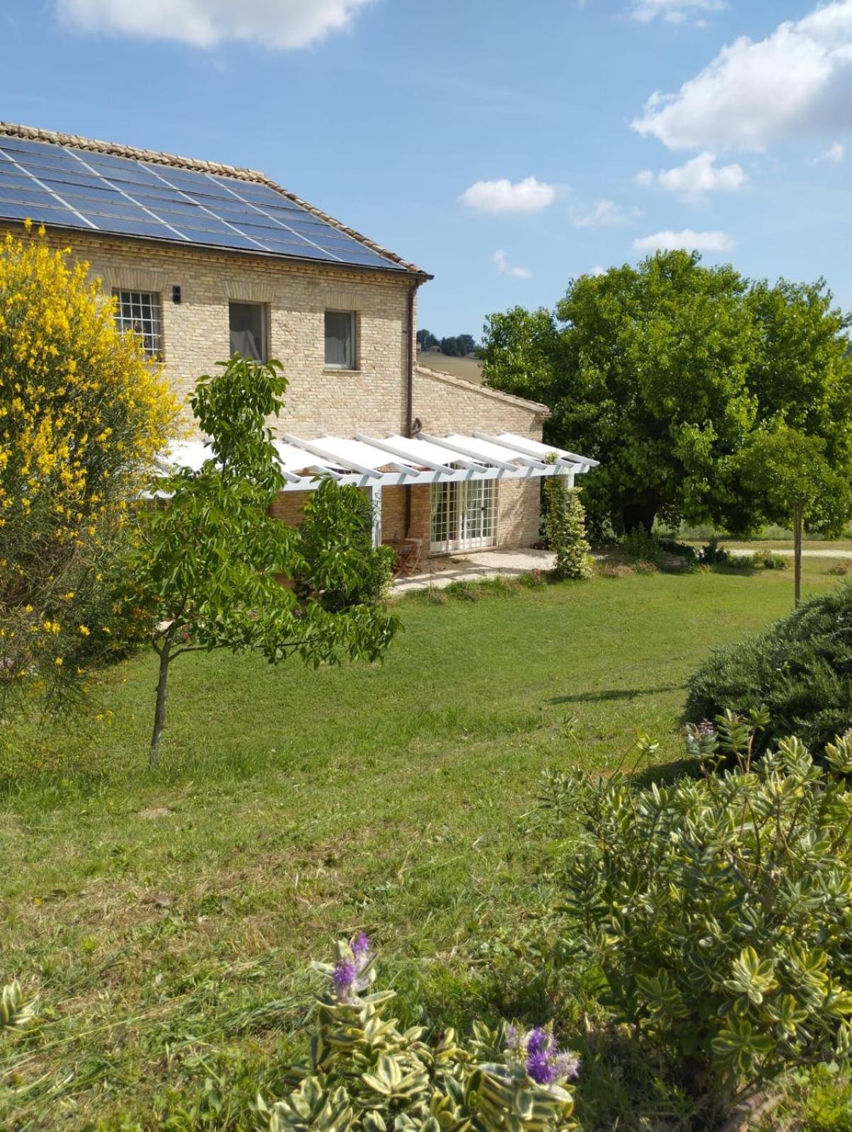 Il Giardino Nella Valle Belvedere Ostrense Ruang foto